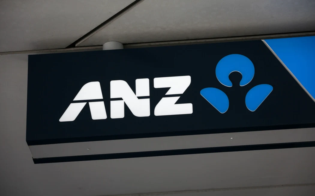 ANZ cuts home loan rates